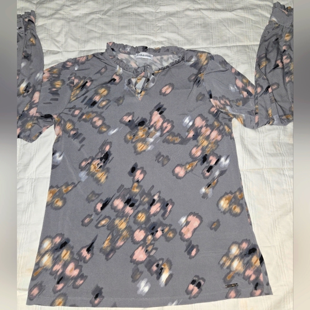 Calvin Klein Women's Gray Patterned Top